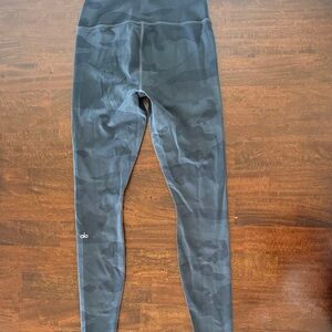 ALO Yoga Leggings - Dark Camo